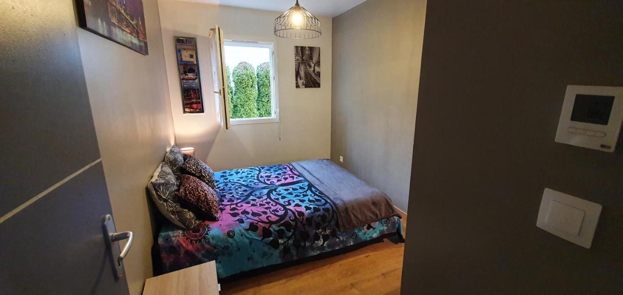 1 Chambre Privative Avec Bureau Et Cuisine Dans Maison 105 M2 Montfaucon Montfaucon  外观 照片