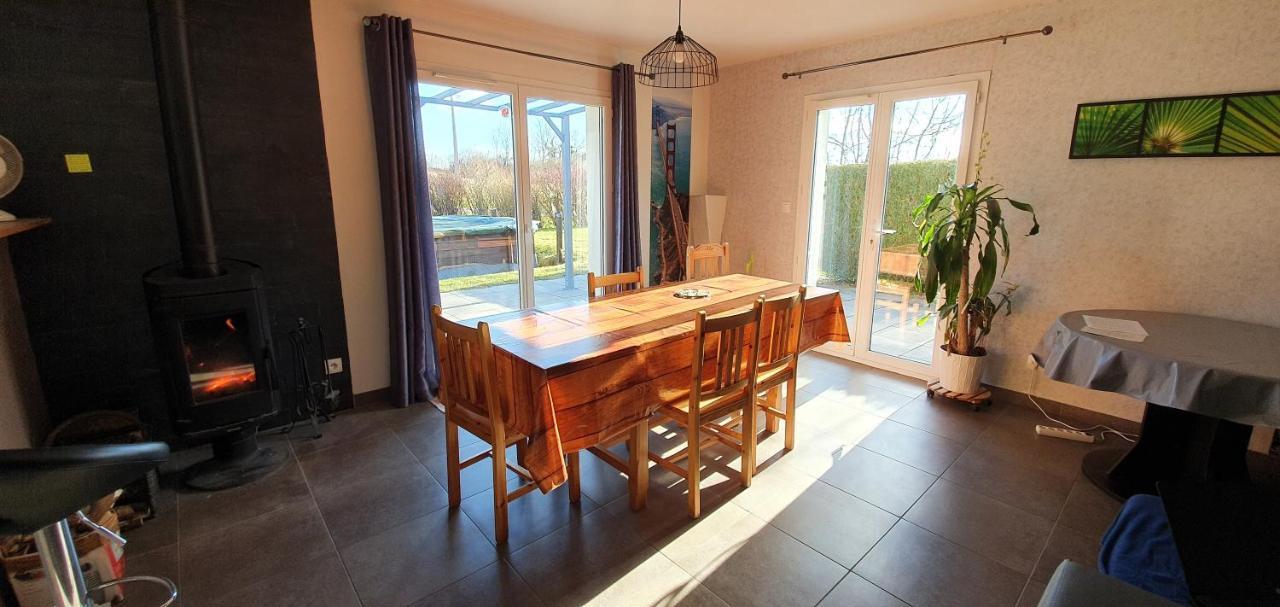 1 Chambre Privative Avec Bureau Et Cuisine Dans Maison 105 M2 Montfaucon Montfaucon  外观 照片