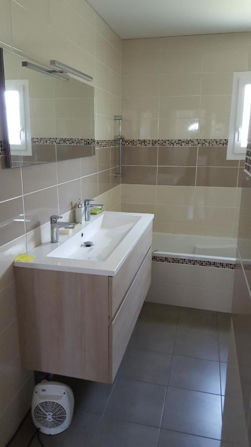 1 Chambre Privative Avec Bureau Et Cuisine Dans Maison 105 M2 Montfaucon Montfaucon  外观 照片
